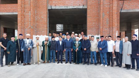 На строительстве Соборной мечети прошел праздник в честь Курбан байрам.
