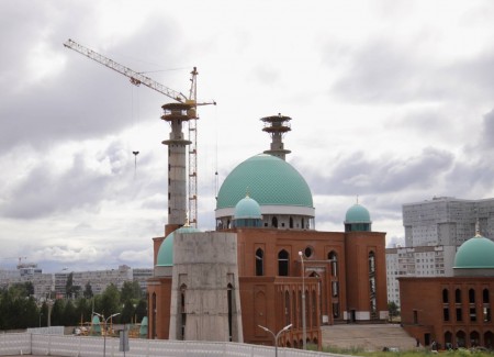 На строительстве Соборной мечети прошел праздник в честь Курбан байрам.