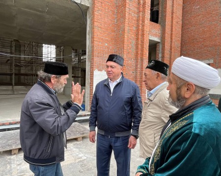 На строительстве Соборной мечети прошел праздник в честь Курбан байрам.